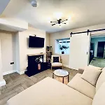 Modern Two Bedroom In The Heart Of Hébergement de vacances *