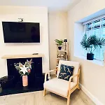 Modern Two Bedroom In The Heart Of