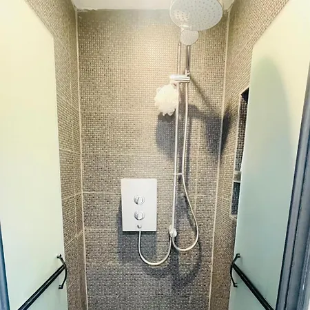 Modern Two Bedroom In The Heart Of