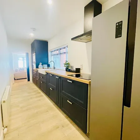 Modern Two Bedroom In The Heart Of *