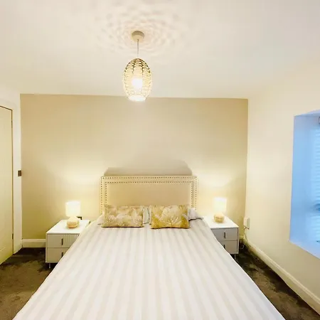 Modern Two Bedroom In The Heart Of * 던독