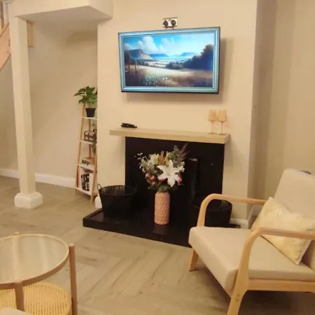 Modern Two Bedroom In The Heart Of *