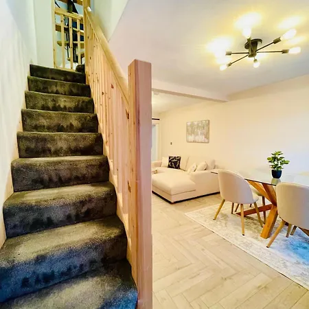 Ferienhaus Modern Two Bedroom In The Heart Of Dundalk
