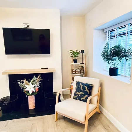 Modern Two Bedroom In The Heart Of